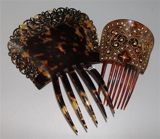 2 Mantilla combs